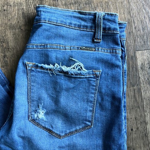 KanCan Medium Wash Distressed Skinny Denim Jeans - 7/27 - Picture 2 of 8
